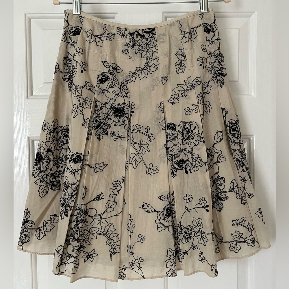 Ann Taylor Pleated Embroidered Cotton Skirt, size 4